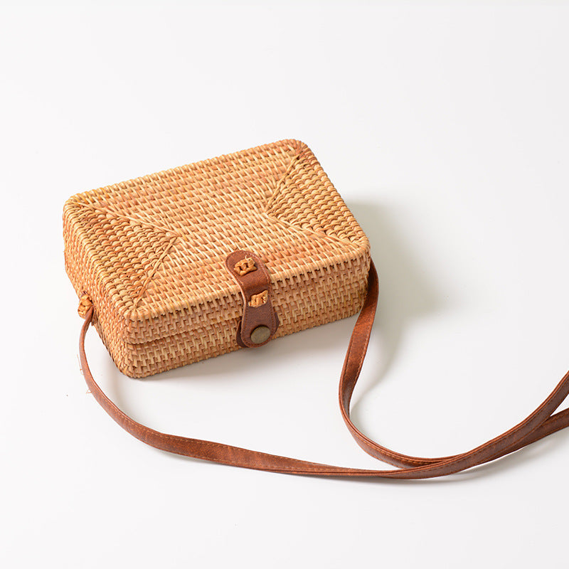 Basket Tweezers Retro Literary Hand-woven Leather Buckle Bag - Minihomy