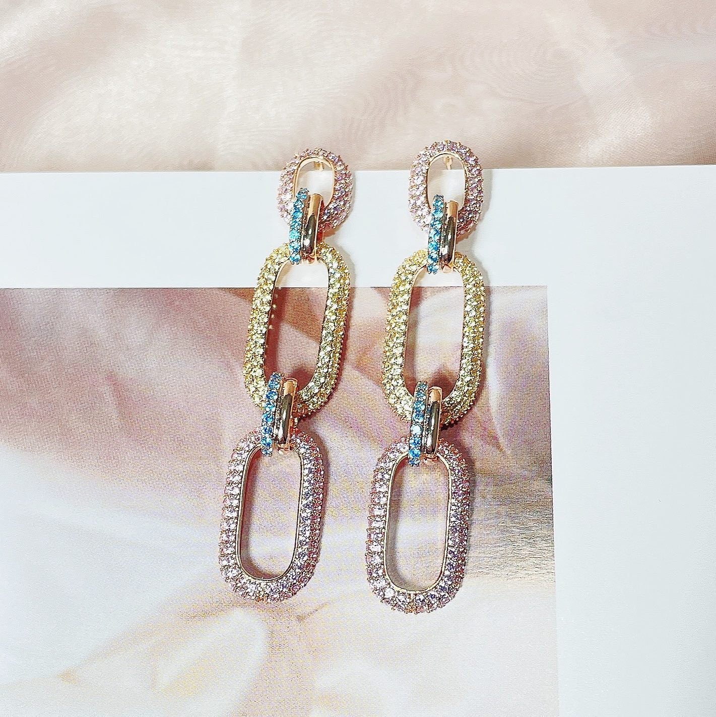 Micro-set Zirconium Diamond Gold Three-ring Chain Earring - Minihomy