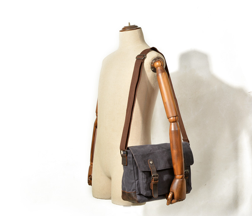 Canvas shoulder bag